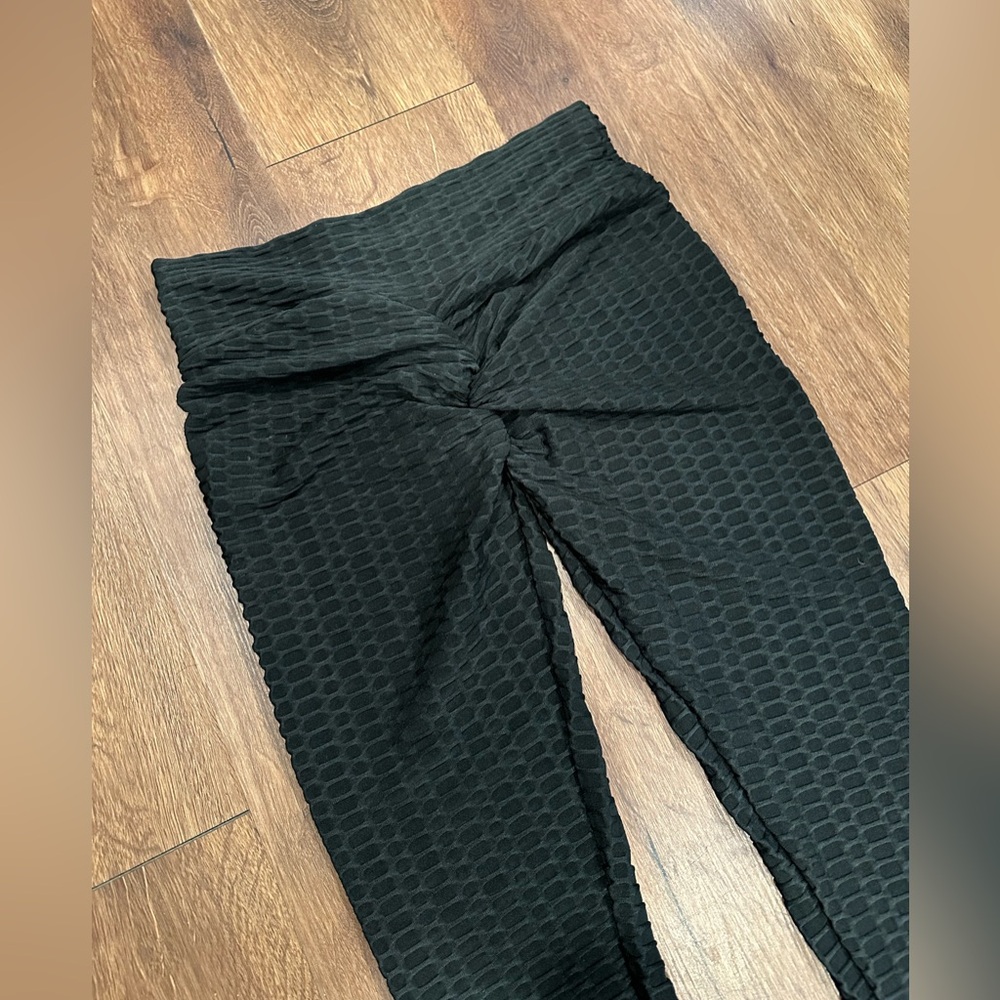 NWOT Viral Booty Scrunch Leggings in Black